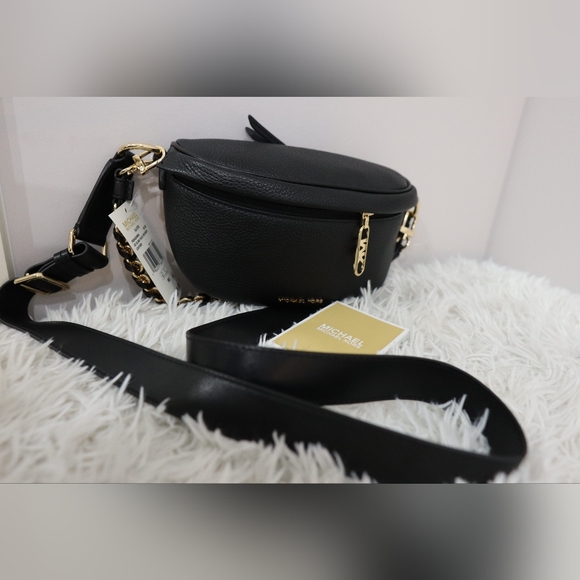 Authentic and New Michael kors multi purpose bag - Picture 3 of 7